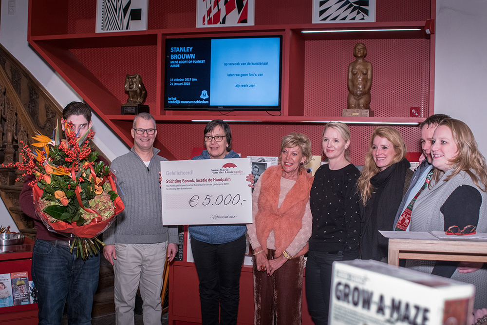 Stichting Sprank (Berkel en Rodenrijs) kreeg eveneens een mooie bos bloemen en een cheque met een symbolisch bedrag van 5.000,- euro.